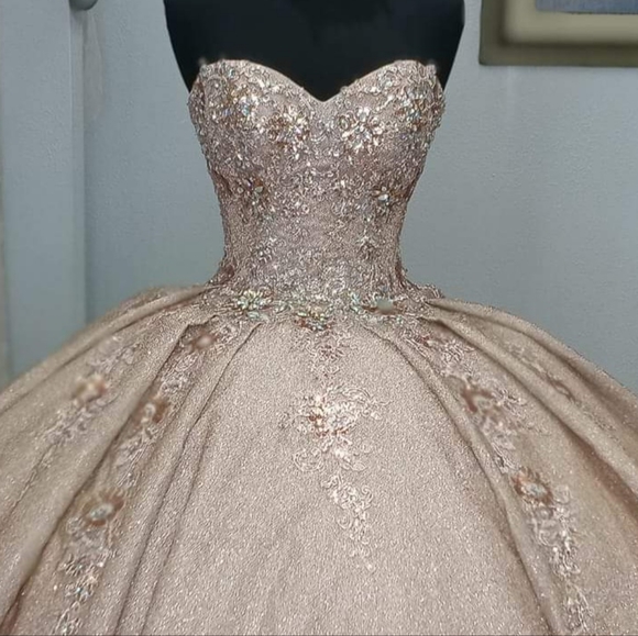 XV dress - Picture 4 of 4